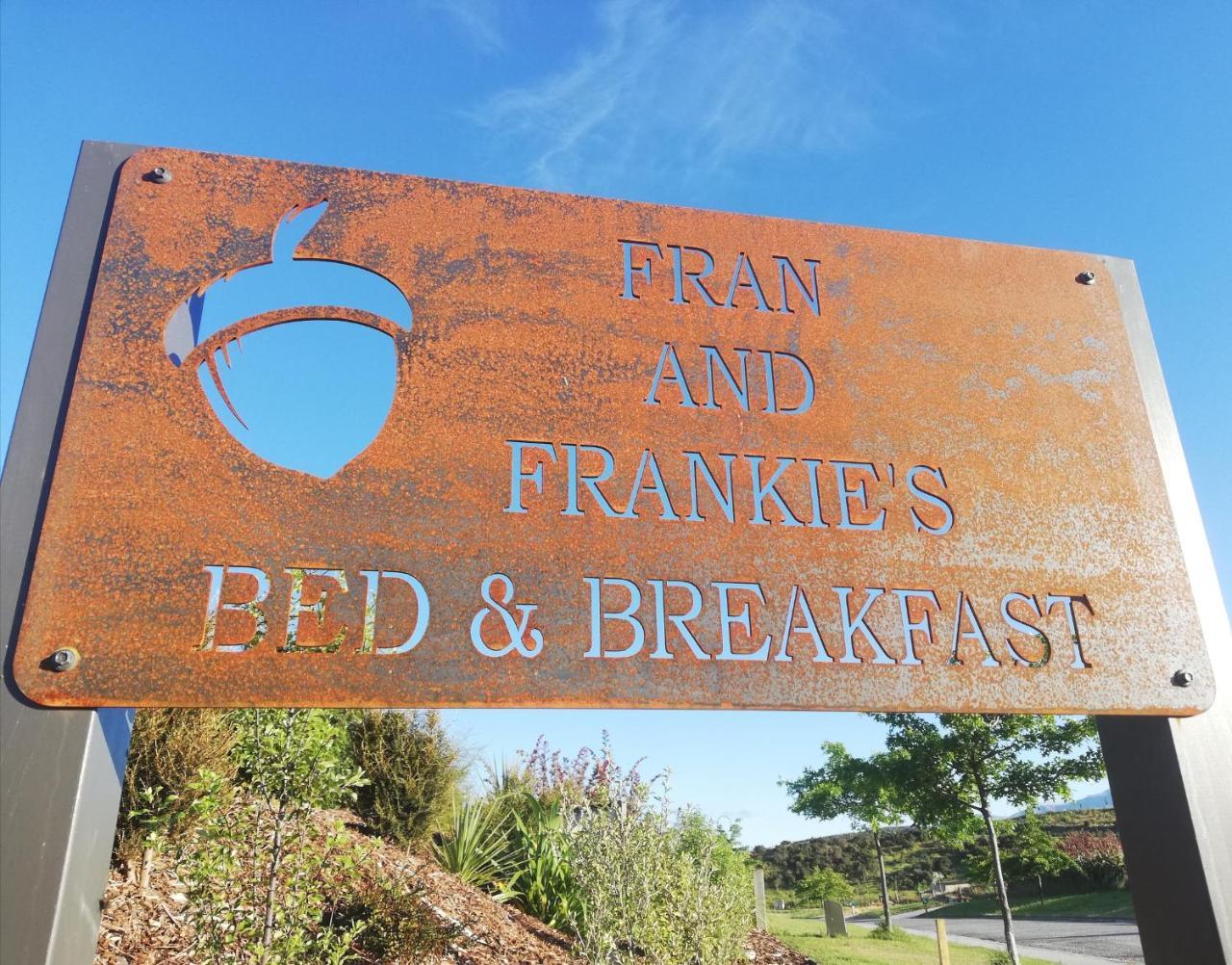 Fran And Frankie'S Bed & Breakfast Luggate ภายนอก รูปภาพ