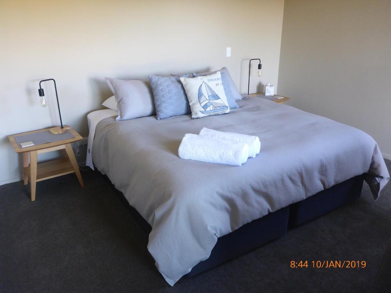 Fran And Frankie'S Bed & Breakfast Luggate ภายนอก รูปภาพ